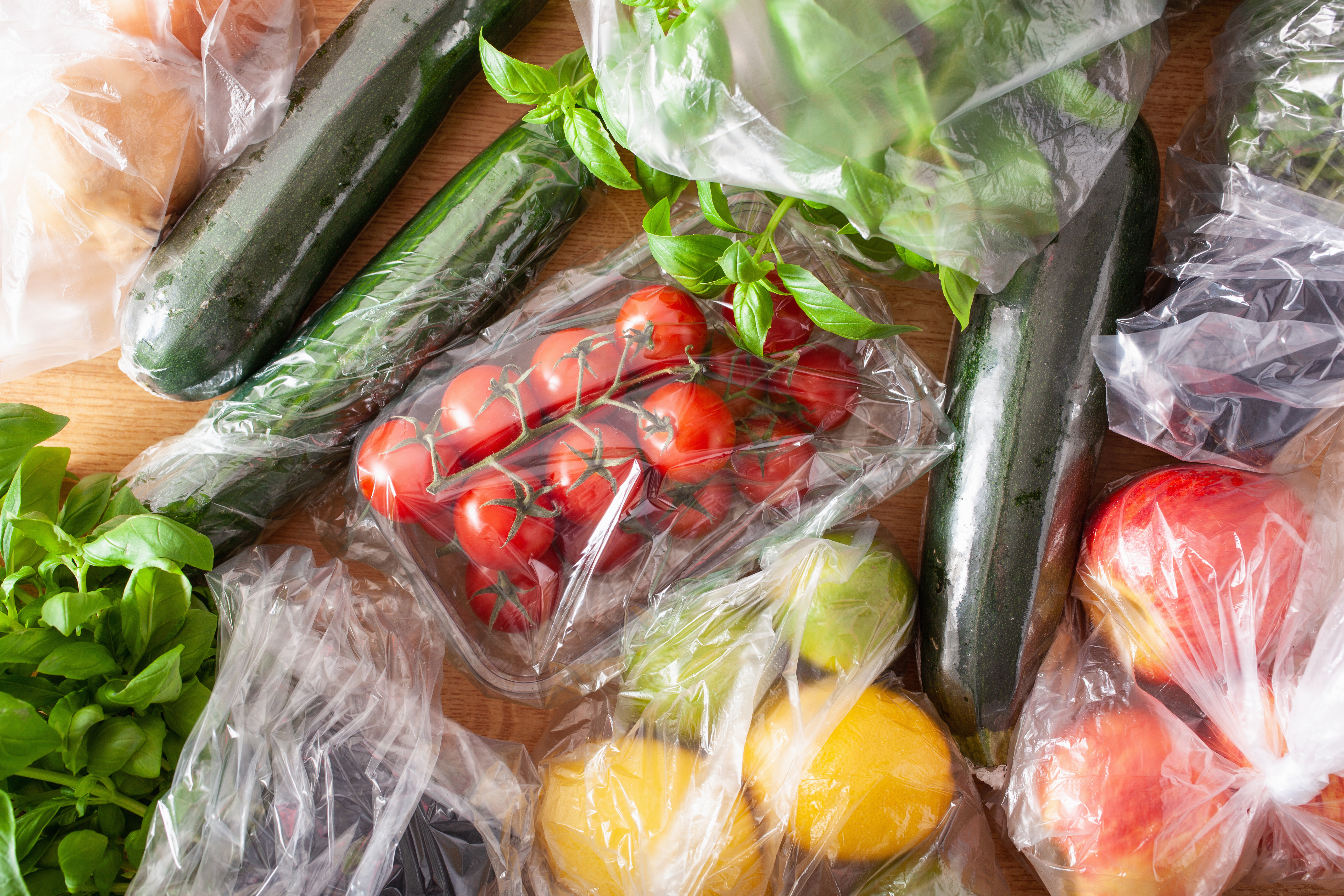 In Folien verpacktes Gemüse.