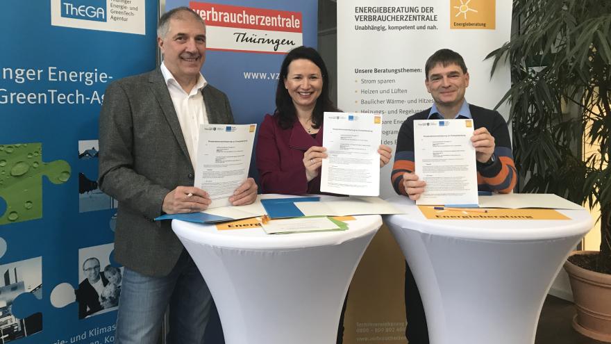 Bei der Unterzeichnung des Kooperationsvertrages
