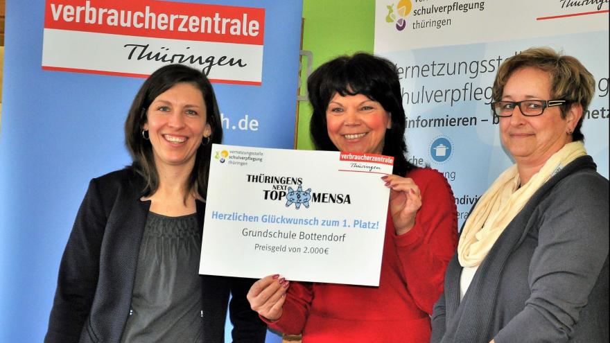 Scheckübergabe für den ersten Platz beim Mensawettbewerb 2018 Thüringen