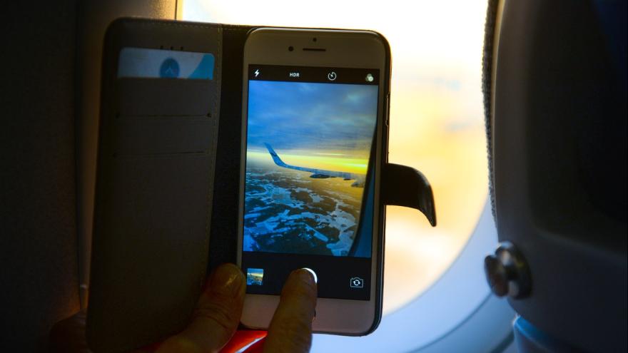 Smartphone im Flugzeug