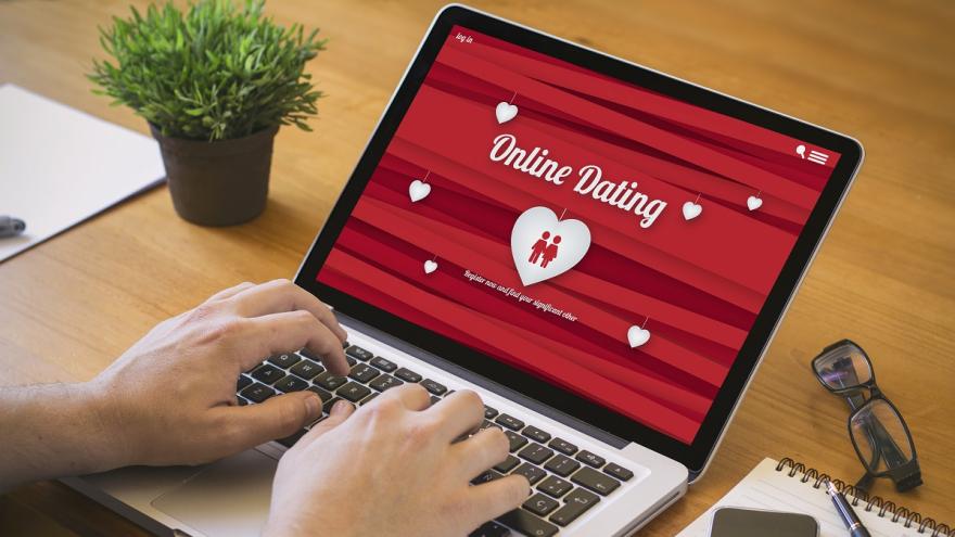 Online Dating am Laptop