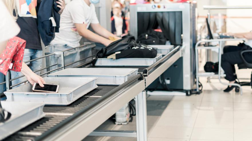 Kontrollen an einem Flughafen