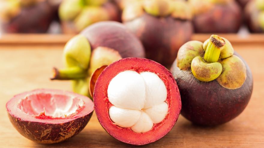 Mangostan, eine Frucht, die auf den Philippinen, in Mittelamerika und Brasilien angebaut wird