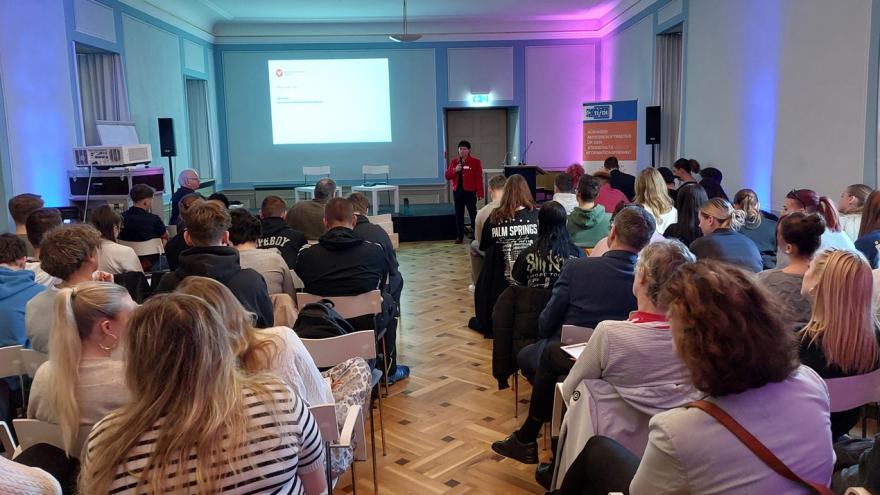 Ein voller Saal im Kultur-Haus Dacheröden zur Veranstaltung "Datenschutz zum Anfassen".