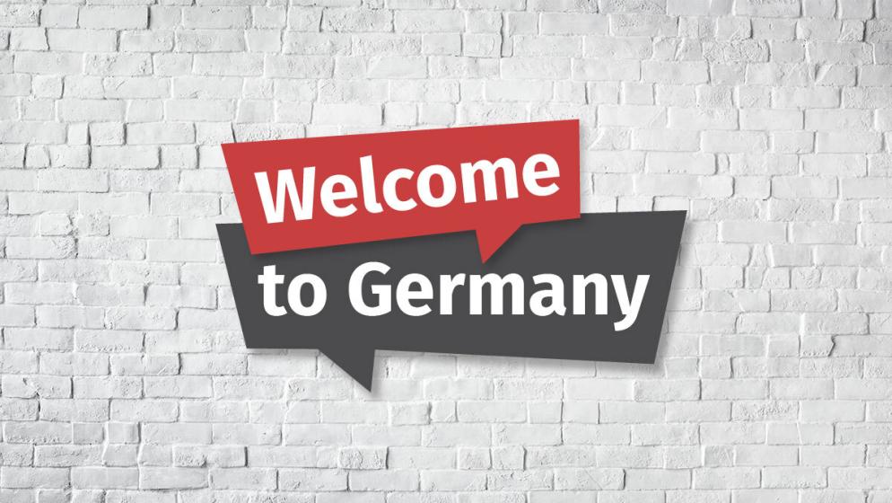 Schriftzug Welcome to Germany vor einer gemauerten Wand