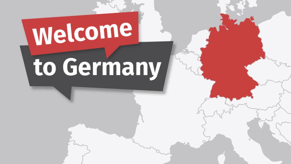 Schriftzug Welcome to Germany vor einer Karte von Europa, in der Deutschland hervorgehoben ist