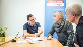 Eine Beratungssituation bei der Verbraucherzentrale Thüringen 